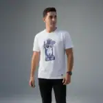Modelo masculino usando la camiseta con estampado de gorila 'Urban Gorilla' de BeDonato