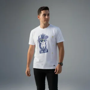 Modelo masculino usando la camiseta con estampado de gorila 'Urban Gorilla' de BeDonato