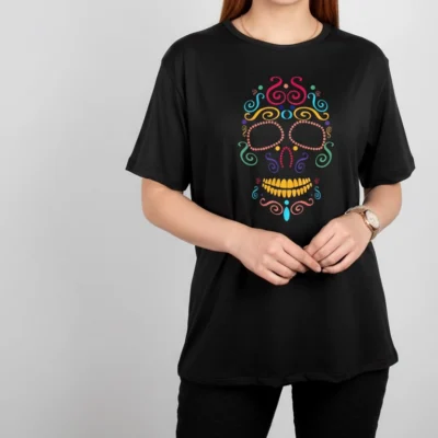 Camiseta oversize 'Catrina' BeDonato en modelo de moda urbana cultural